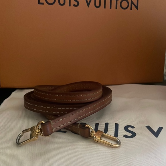 Louis Vuitton Alma BB - Picture 5 of 10